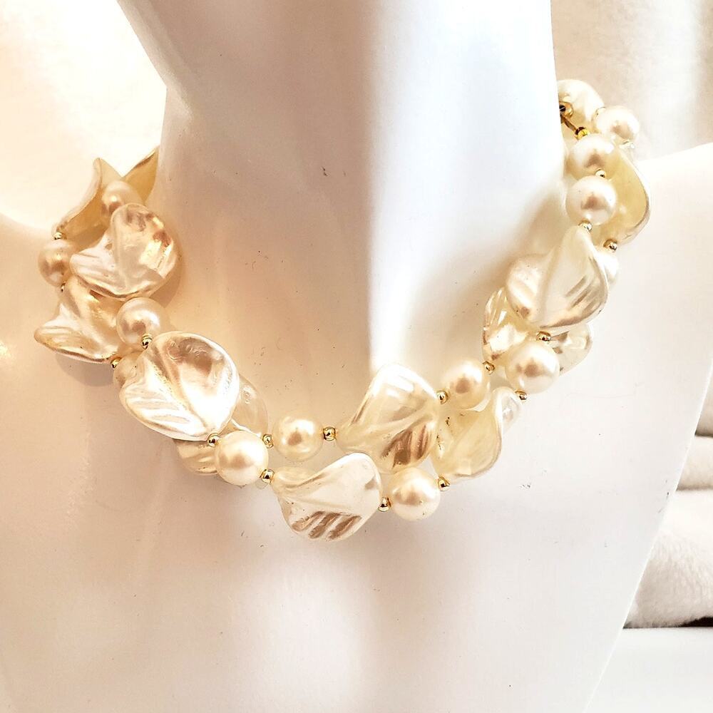 Pearl Flower Acrylic Pedal Opera Necklace & Clip Earrings - Picture 2 of 7